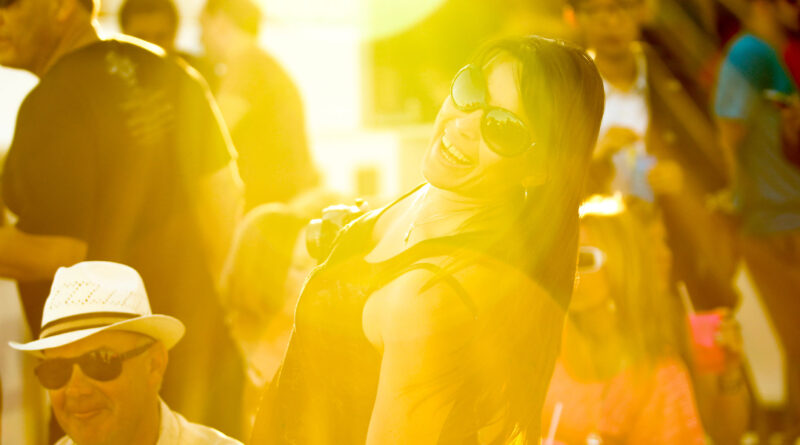 Los Cabos famous attractions pelican rock, lover's beach, sea lion colony Cabo San Lucas Arch full open bar onboard dj music snacks sail the Pacific Ocean. Cabo sunset pacific oceanbest party boat